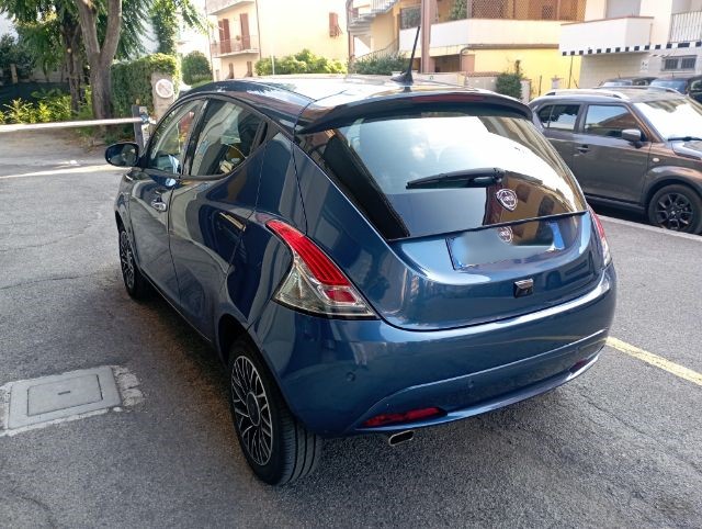 Lancia Y