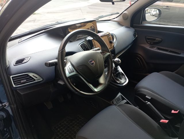 Lancia Y
